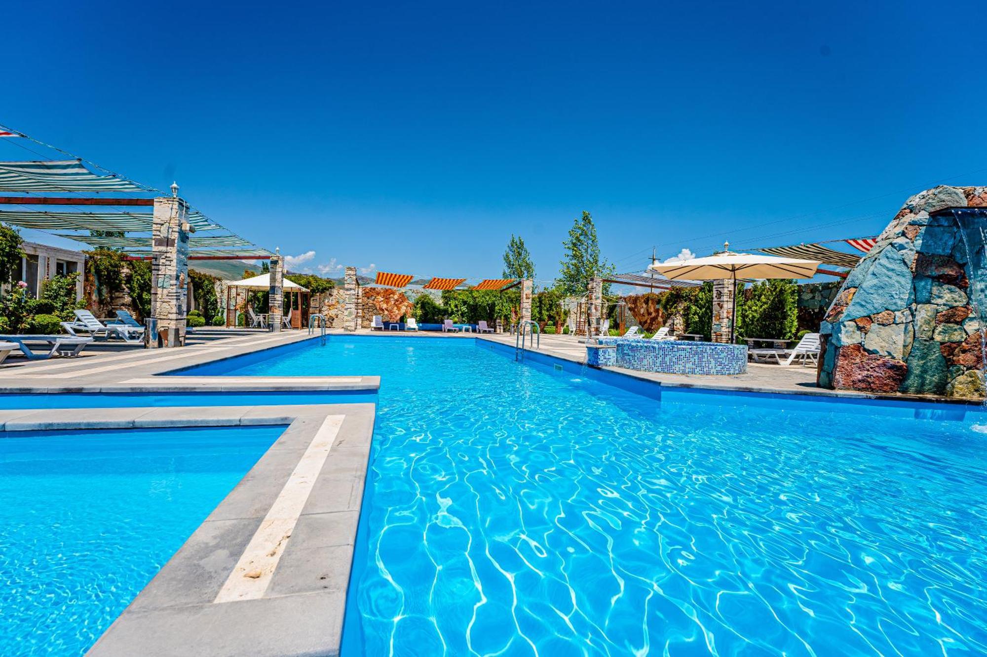 Maria Resort Севан Екстериор снимка